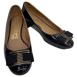 Salvatore Ferragamo Décolleté nere lucide da donna