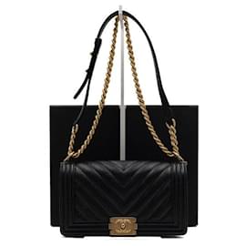 Chanel Borsa a tracolla Boy Medium Flap in caviale nero chevron con catena dorata