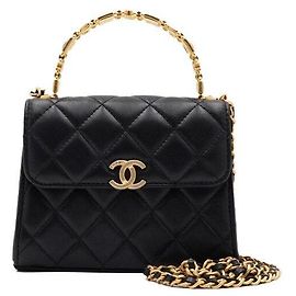 Chanel mala Tote de pele de cordeiro preta com pega superior e logótipo CC dourado