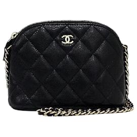Timeless Classic Half Moon Mini Crossbody Bag aus schwarzem Caviar-Leder mit goldenem CC-Logo - Chanel