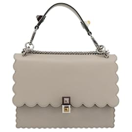 Fendi Kan I in pelle Medium