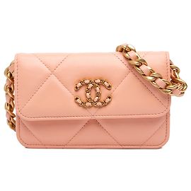 Borsa Chanel 19 Wallet on Chain in pelle di agnello matelassé rosa