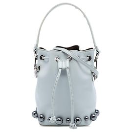 Borsa secchiello Mon Tresor Mini in pelle grigia Fendi con perle