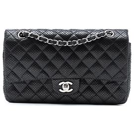 Borsa a tracolla Chanel Medium Classic Double Flap in nappa traforata nera