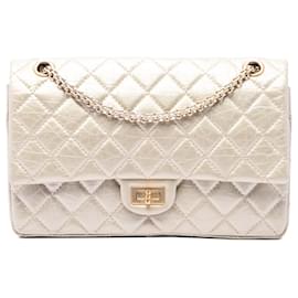 Borsa a tracolla Chanel Reissue 2.55 Double Flap 226 in pelle di vitello invecchiata metallizzata matelassé oro