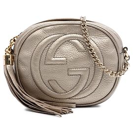 Gucci Soho Mini Crossbody aus metallischem genarbtem Kalbsleder in Silber