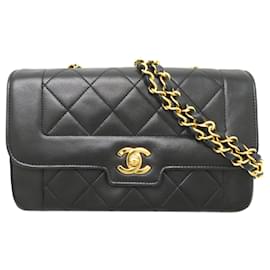 Borsa a tracolla Chanel Matelassé Diana Flap