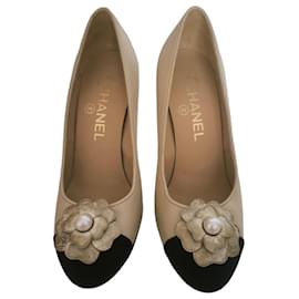 Décolleté Chanel Camelia Beige e Nero