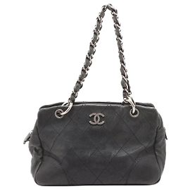 Chanel Borsa a tracolla con catena Wild Stitch in caviar vintage 2005 nera