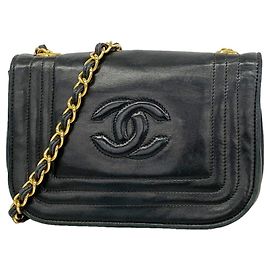Borsa a tracolla Chanel in pelle d'agnello nera