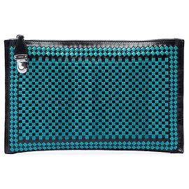 Clutch con zip Prada in pelle di capra intrecciata Madras blu