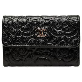Tarjetero Chanel Black CC Embossed Caviar Camellia