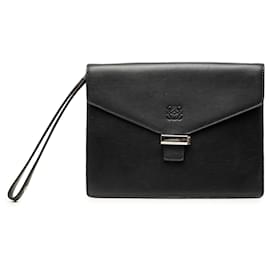 Clutch de muñeca sobre Anagram LOEWE en piel negra