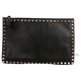 Clutch Rockstud Valentino Garavani in pelle nera