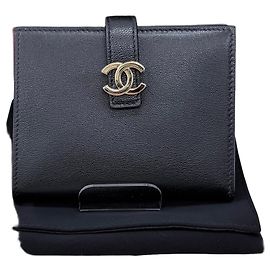 Chanel Kartenetui im Akkordeon-Stil mit goldenem Logo Schwarz