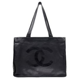 Chanel Borsa a Tracolla Essential Nera