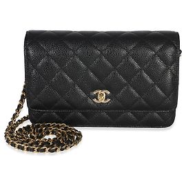 Chanel Portafoglio con catena CC in pelle caviar matelassé nera