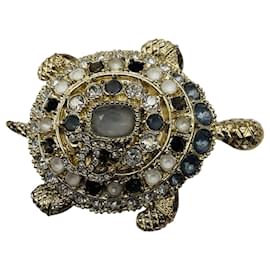 Chanel 2019 CC Logo Schildkröten-Brosche in Hellgold mit Strass und Kristallen