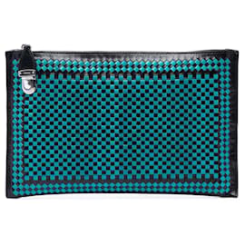 Clutch con zip Madras in pelle di capra intrecciata blu Prada