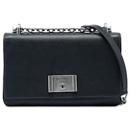 Borsa a tracolla Prada Saffiano Lux Lock con catena nera