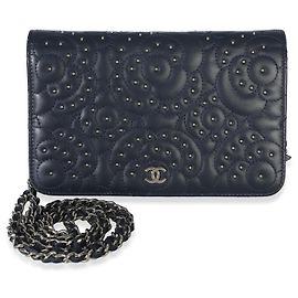 Portafoglio Chanel Blue Lambskin Camellia Studded Wallet on Chain