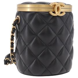 CHANEL Matelasse Chain Vanity Bag Lammleder Schwarz Gold CC