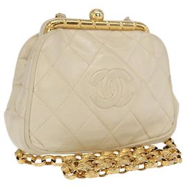 CHANEL Bolsa de Ombro Matelassé com Corrente Couro Marfim Ouro CC