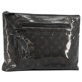 LOUIS VUITTON Monogram Eclipse Glaze Pochette Cosmos Black M63373