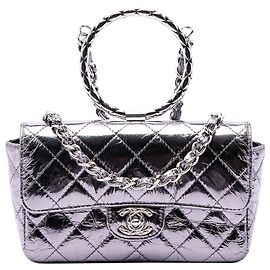 Chanel Mini Quilted Metallic Calfskin Ring Top Handle Flap Satchel Silber