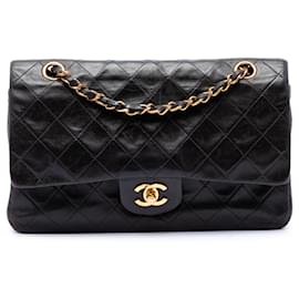 Borsa a tracolla Chanel Medium Classic Double Flap in pelle di agnello nera
