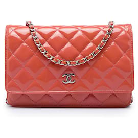 Borsa a tracolla Chanel CC matelassé in vernice rosa Wallet on Chain