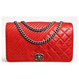 Chanel Medium Coco Boy Flap Bag aus rotem gestepptem, glasiertem, gealtertem Kalbsleder