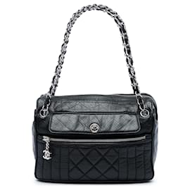 Borsa a tracolla Chanel 50s in pelle di vitello traforata nera