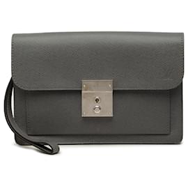 Clutch Louis Vuitton Gray Taiga Neo Belaia