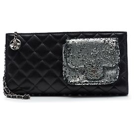 Pochette Wristlet Mineral Nights in pelle d'agnello matelassé e metallo nero Chanel