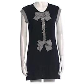Chanel schwarzes Strickkleid mit Schleifen und Kette