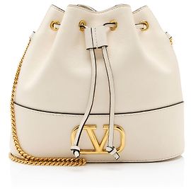 Valentino Garavani Mini borsa secchiello Valentino in pelle con catena VLogo