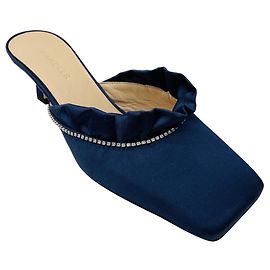 Wandler Mules aus Satin in Navyblau mit Kristallbesatz