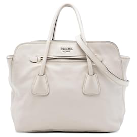 Prada Convertible Shopping Tote aus weichem Kalbsleder in Weiß