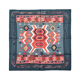 Hermès Carré 90 "KILIM" Foulard di seta in Grigio x Rosso