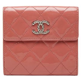 Cartera bi-fold Chanel de piel charol rosa