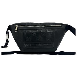 Sac en cuir embossé motif GG Gucci