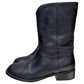 Botas de media caña de cuero negro con logo Chanel CC Talla 39 De segunda mano