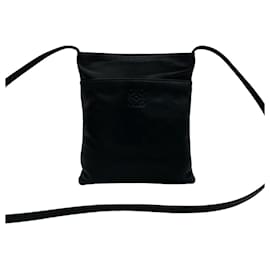 Mini borsa a tracolla in pelle incisa Loewe Vintage Anagram Logo