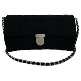 Prada Mini-Schultertasche aus gestepptem Nylon mit Logo-Hardware und Kette
