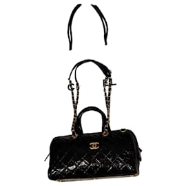 Chanel Borsa Bowling in pelle verniciata nera matelassé