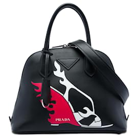 Borsa Promenade Prada in vitello City Calf nero con stampa Flame Heels