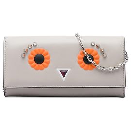 Portafoglio con catena Fendi in pelle beige con borchie Faces
