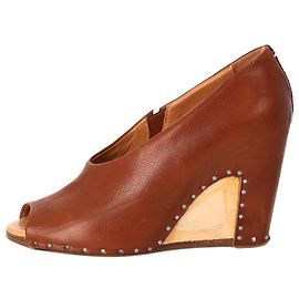 Maison Martin Margiela Maison Margiela Open-Toe Piped Wedge in Tan Leather