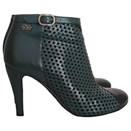 Chanel Leder-Stiefeletten perforiert - Grün & Schwarz